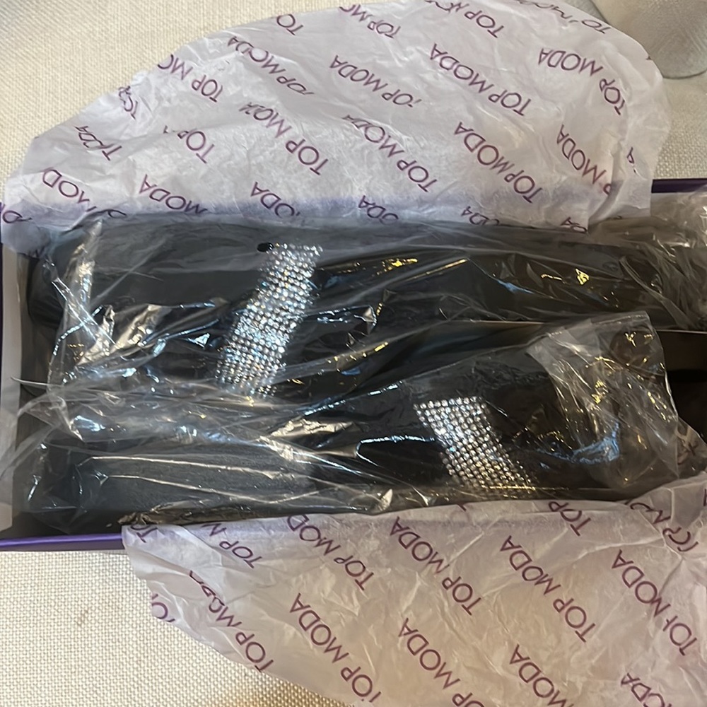 Top Moda Rhinestone slipper - Picture 6 of 6